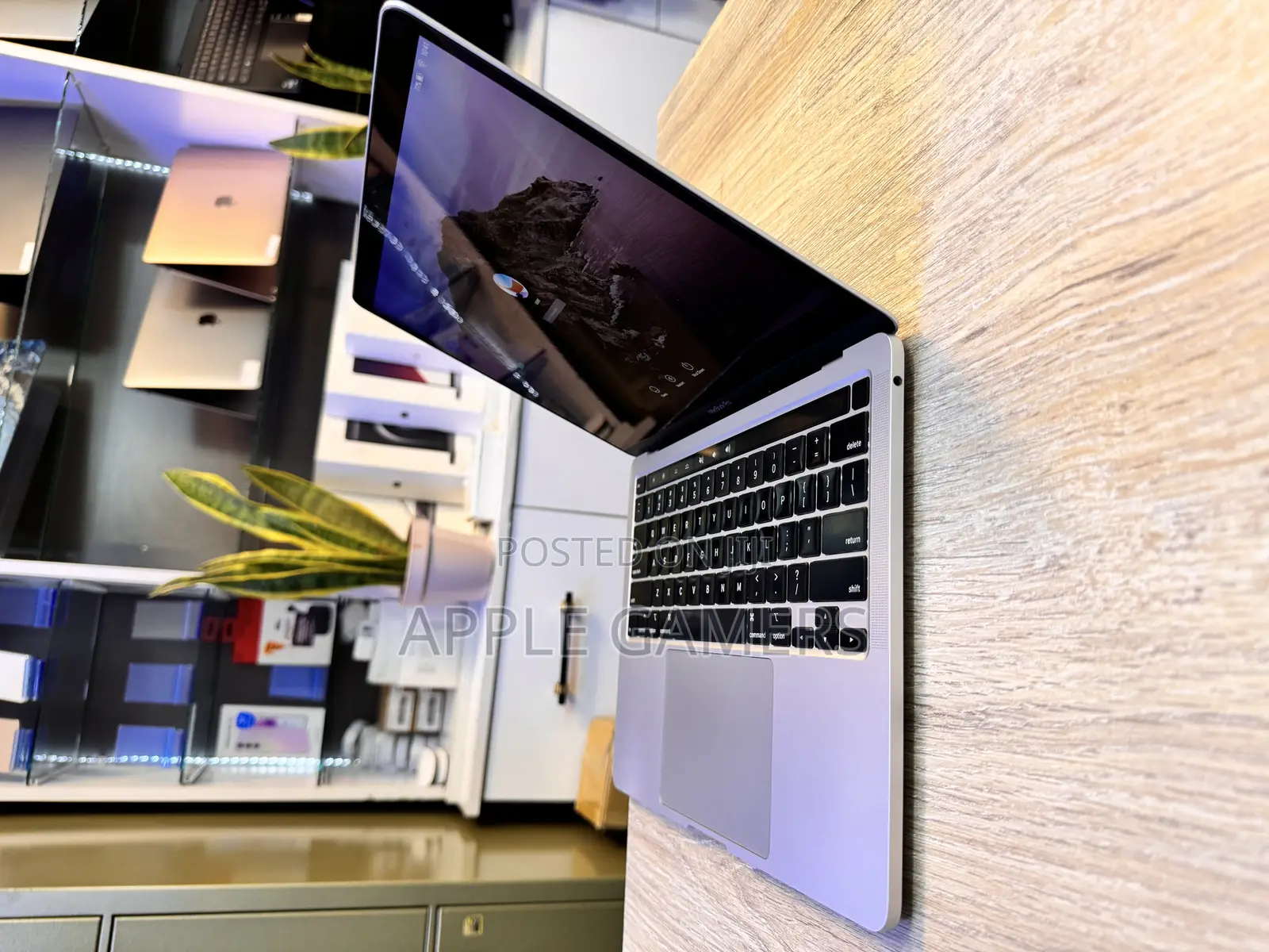 Laptop Apple MacBook Pro 2020 8GB Intel Core I5 SSD 500GB