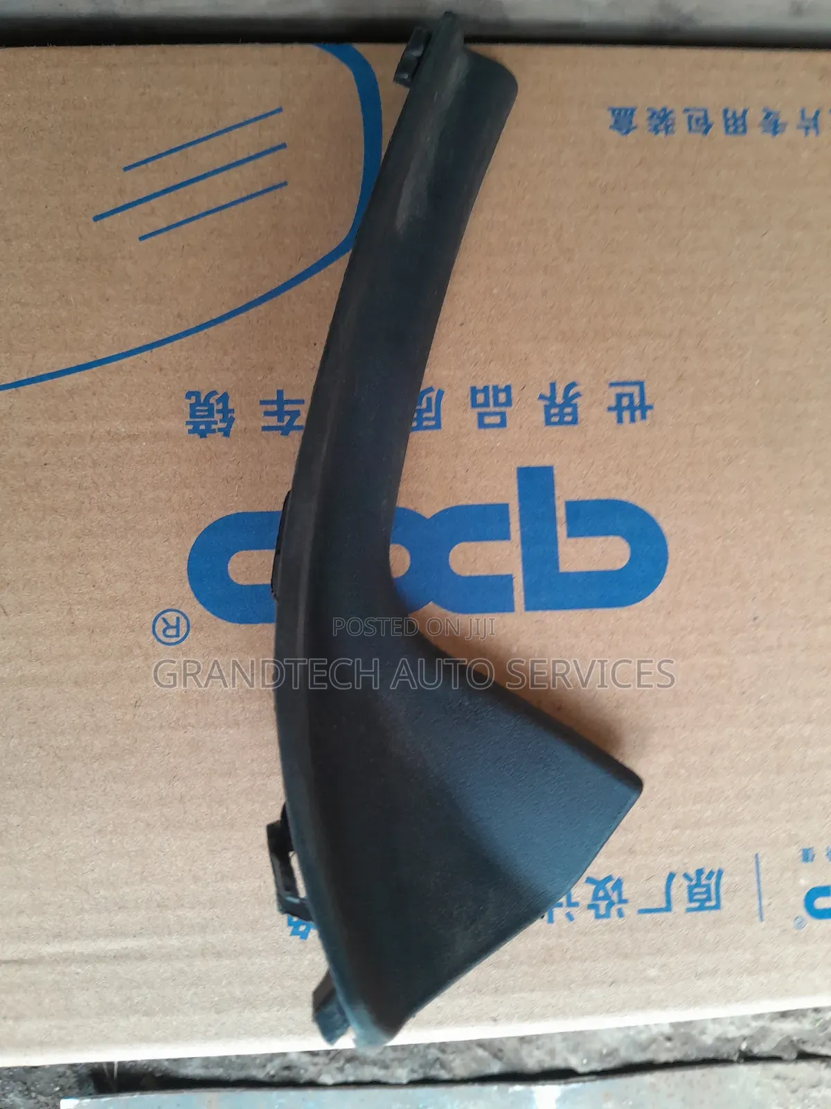 Tiida Windscreen Finisher Moulding