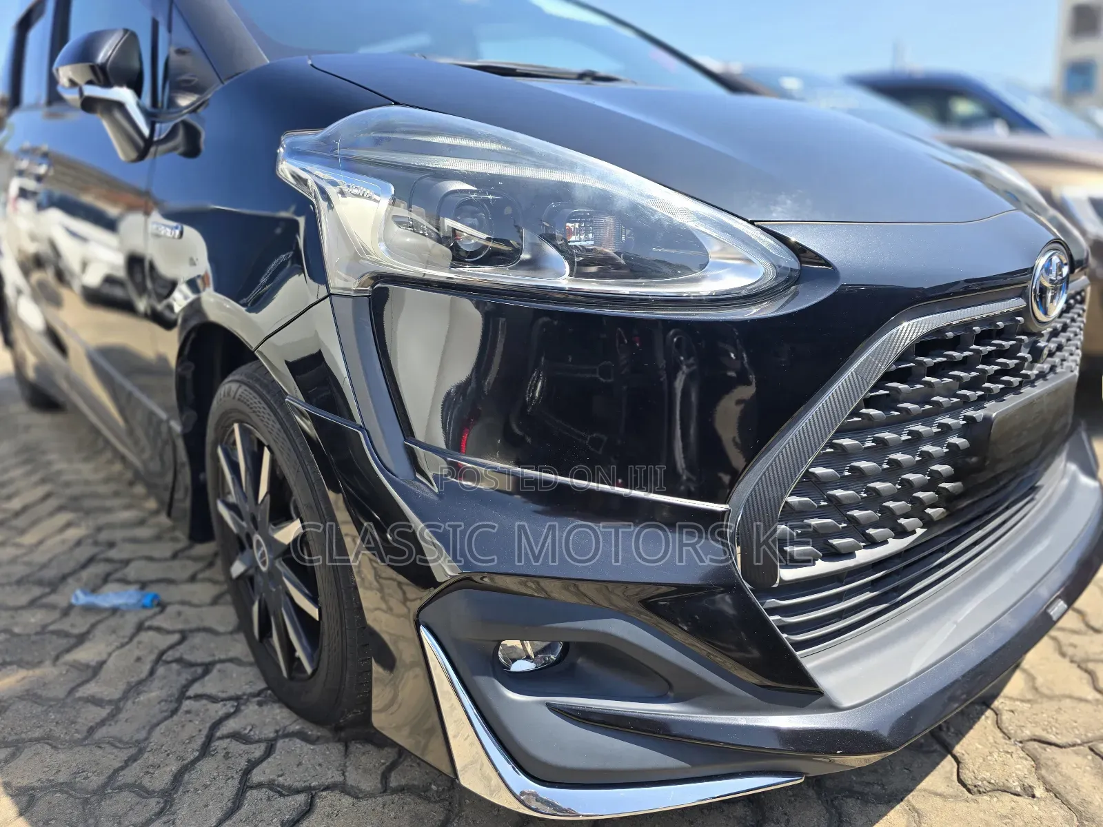 Toyota Sienta 1.5 Hybrid FWD 2018 Black