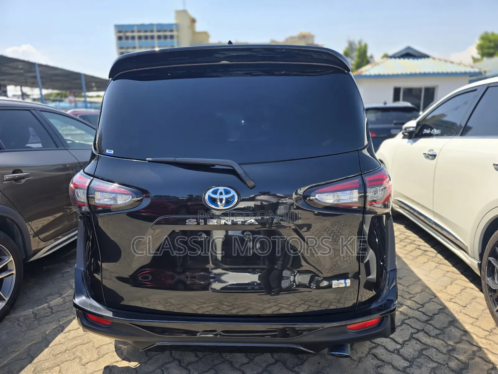 Toyota Sienta 1.5 Hybrid FWD 2018 Black