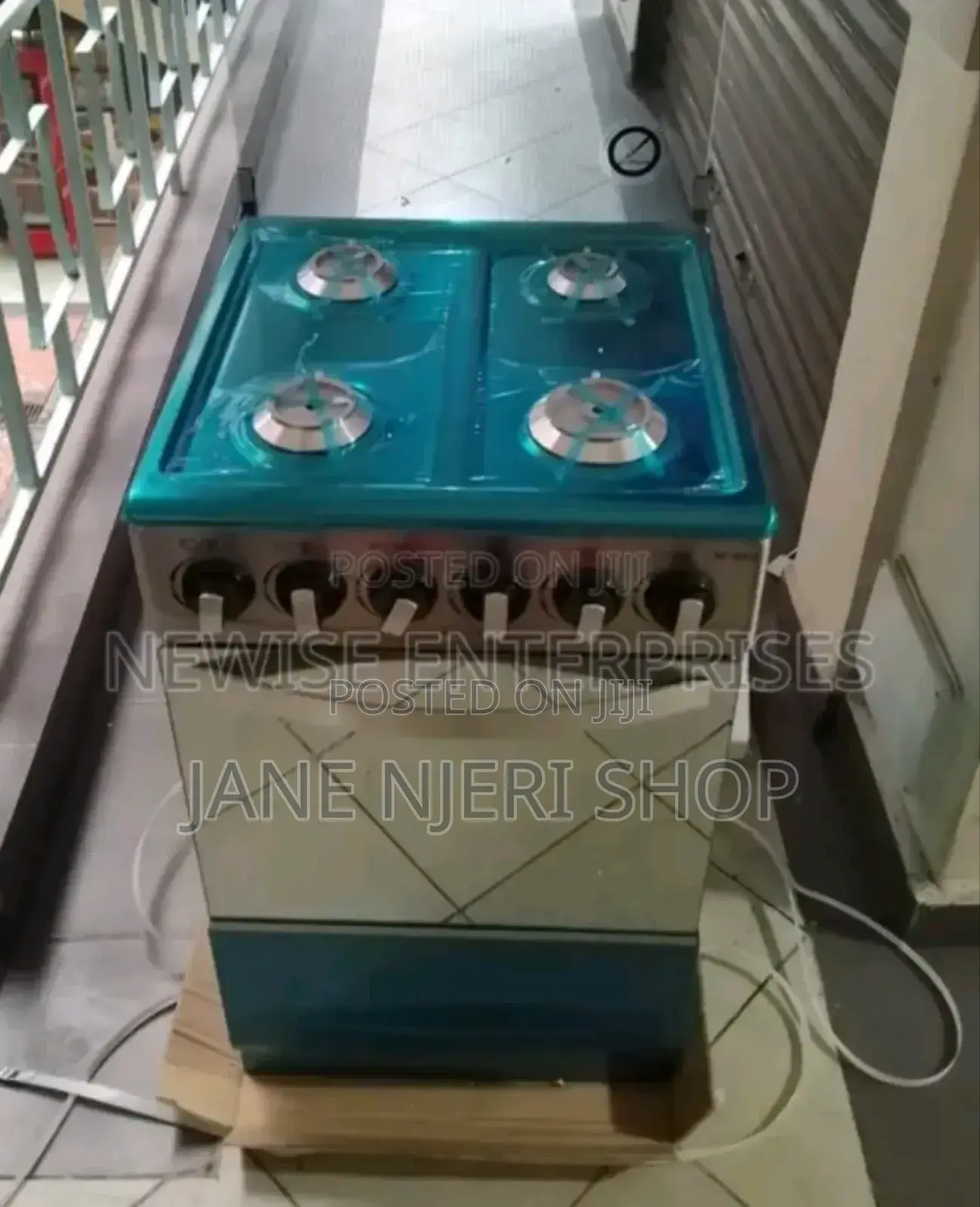 Standing Cooker With Oven