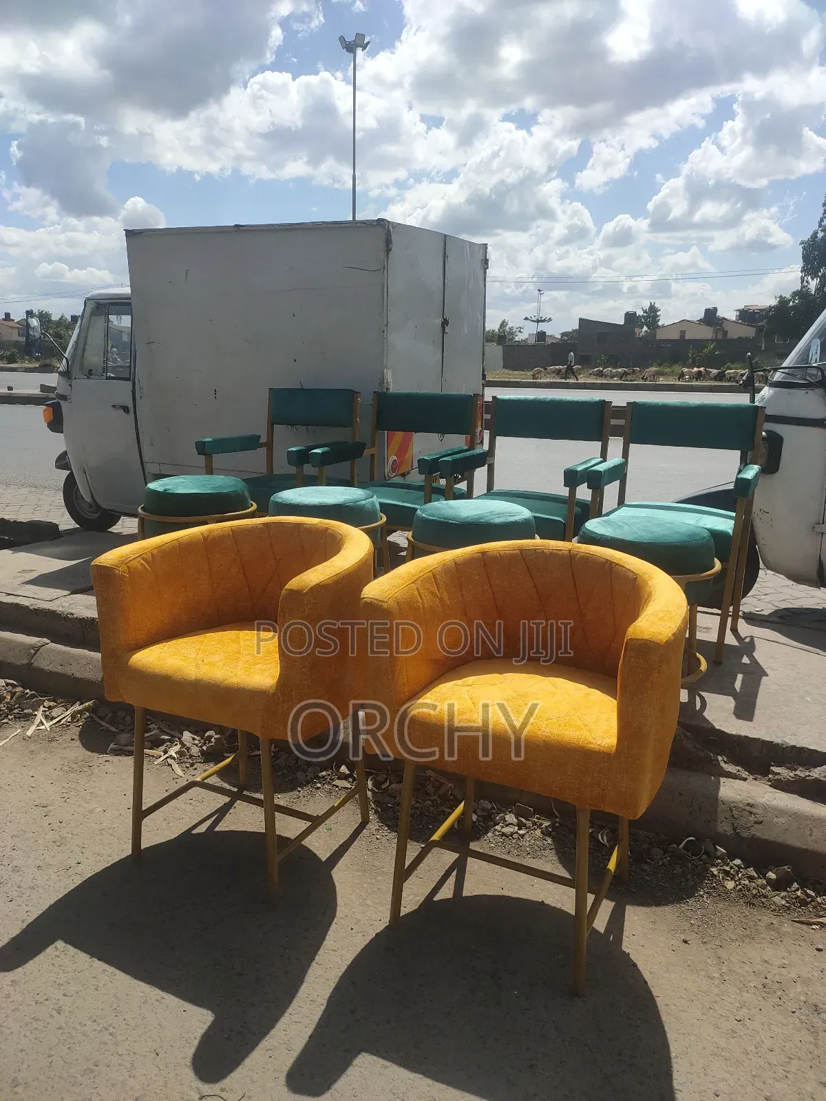 Manicure / Hotel Seats