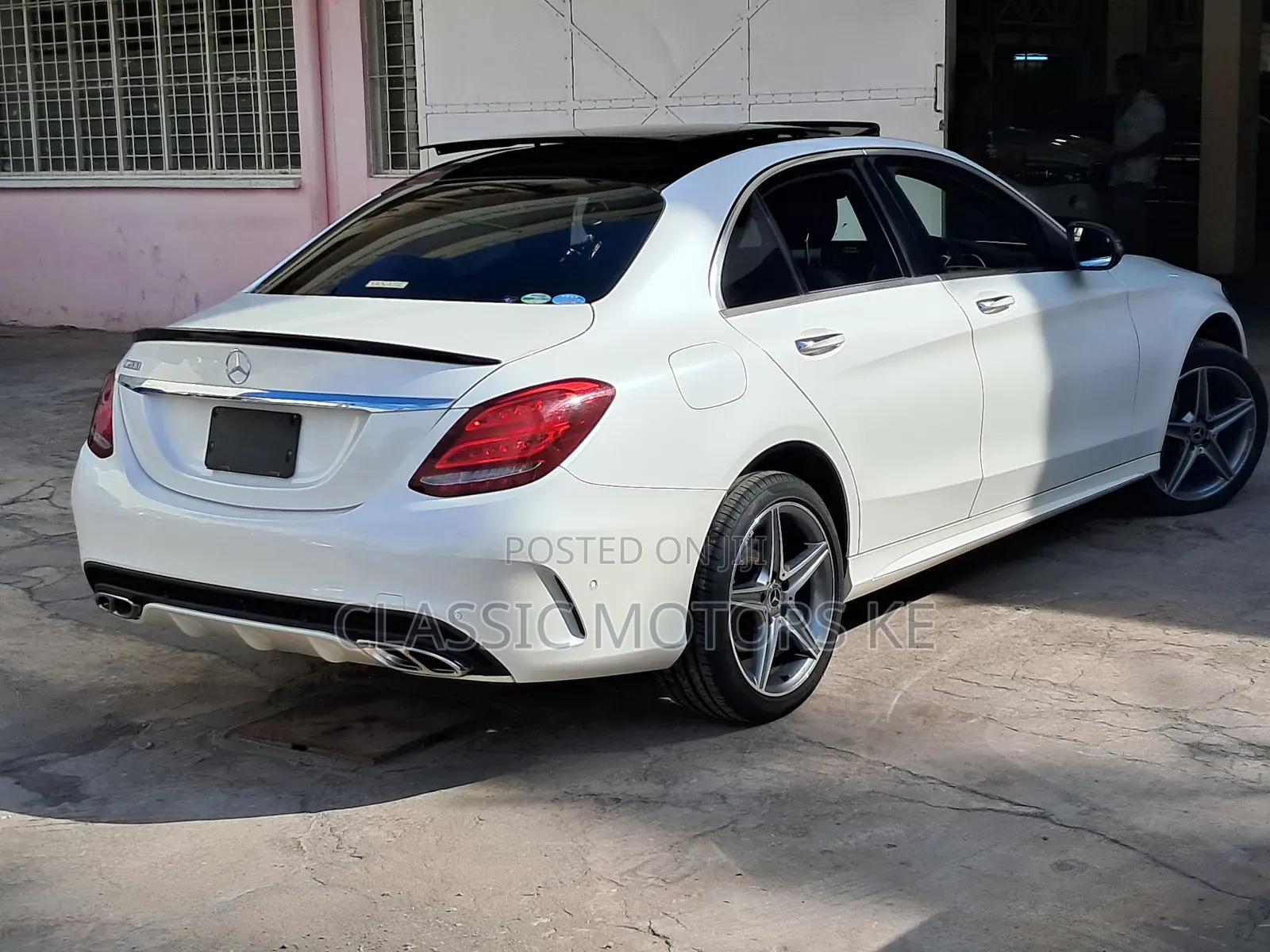 Mercedes-Benz C200 2018 Pearl