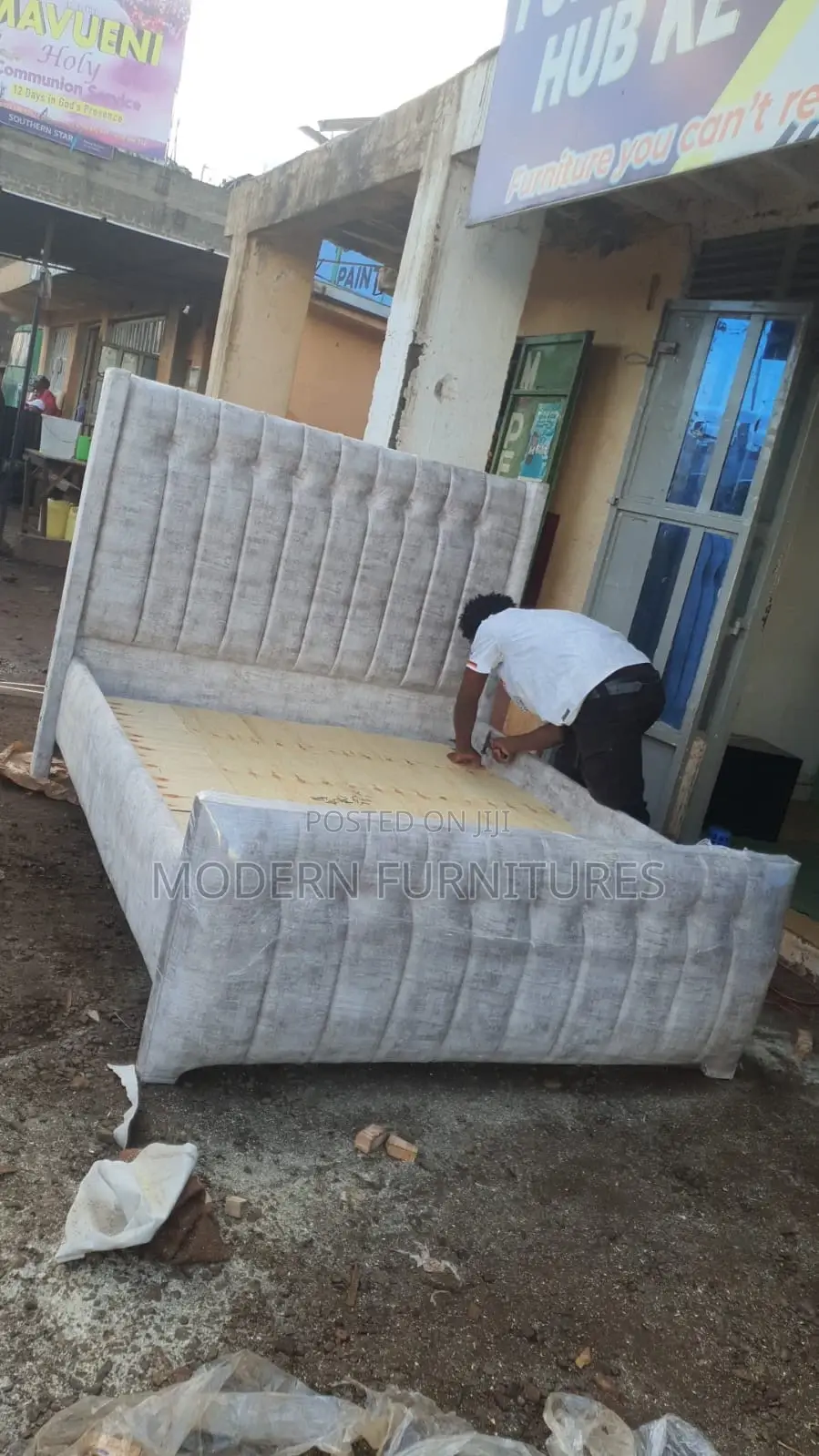 Wow! 5by6 Tufted Bed