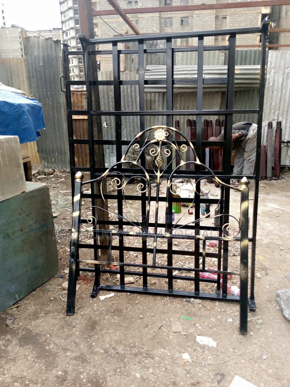 Queen Size 4*6 Metallic Bed