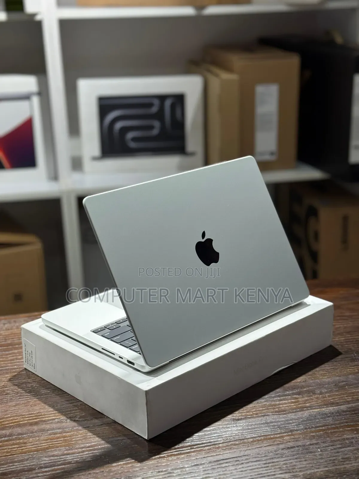 New Laptop Apple MacBook Pro 18GB Apple M3 SSD 512GB