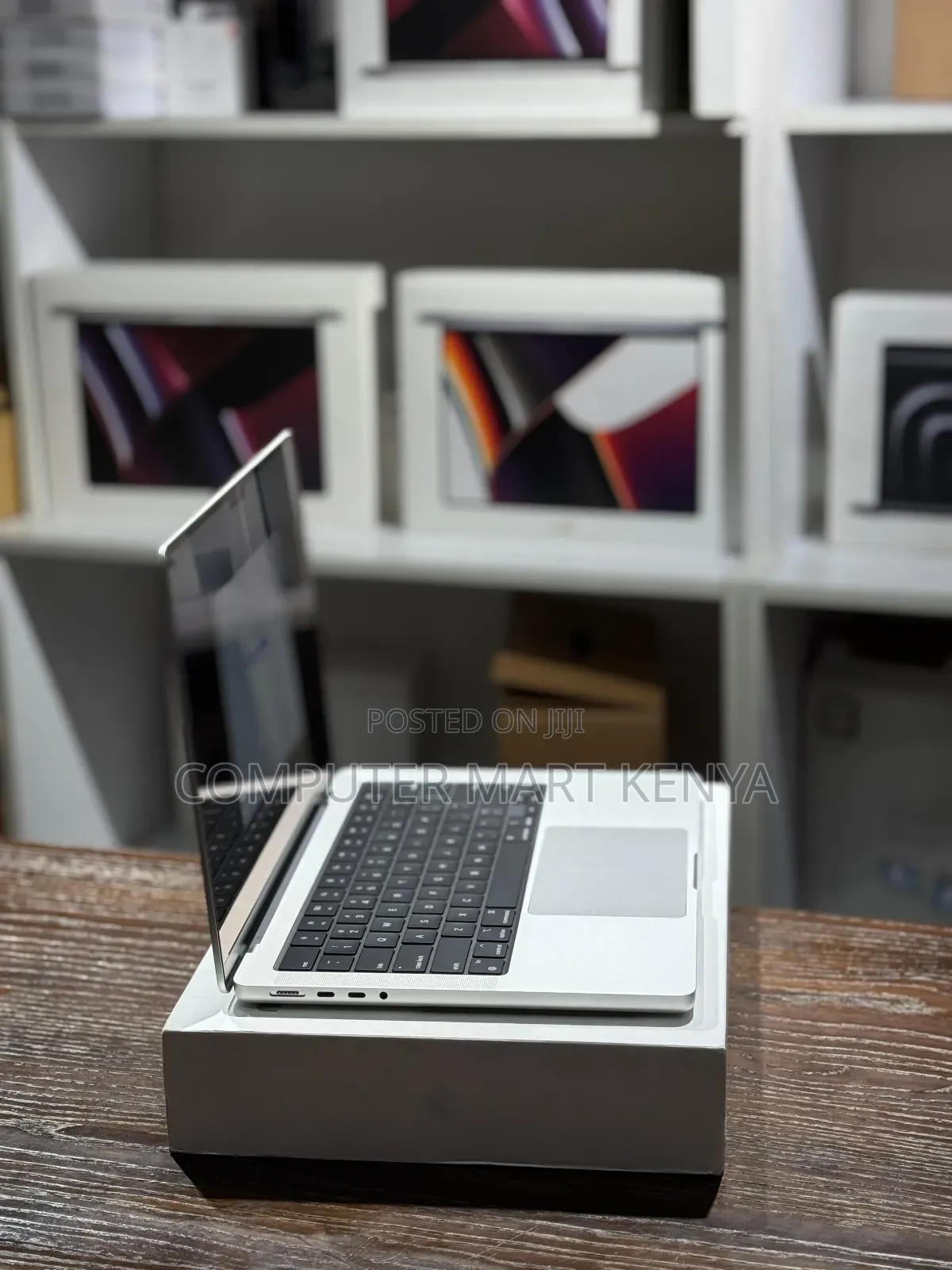 New Laptop Apple MacBook Pro 18GB Apple M3 SSD 512GB