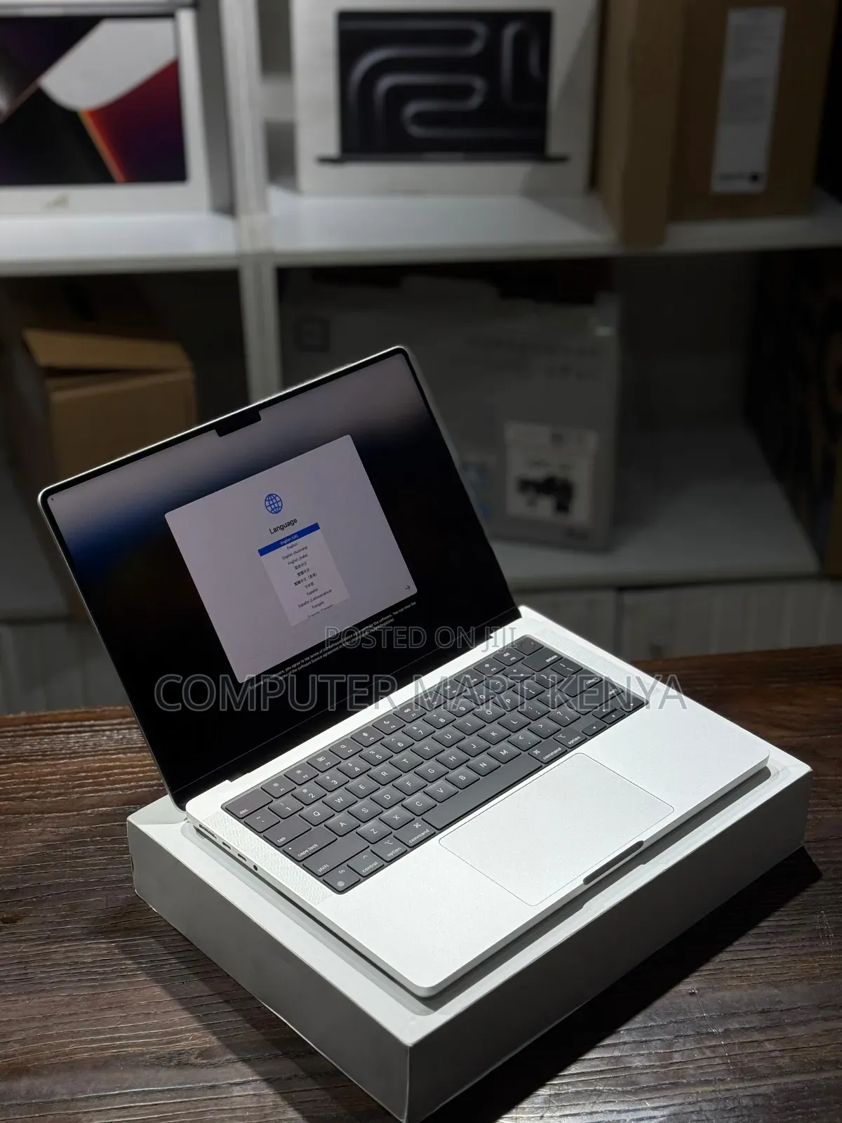 New Laptop Apple MacBook Pro 18GB Apple M3 SSD 512GB