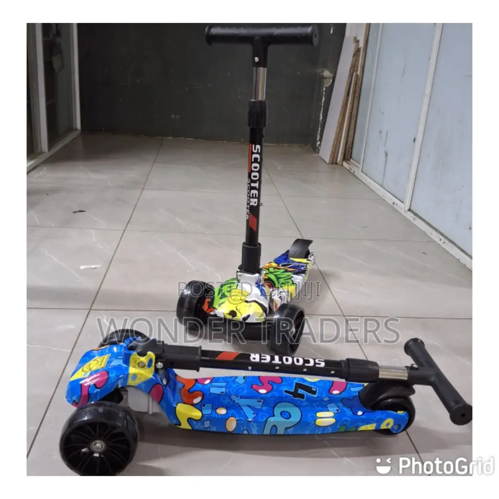 Scooter With Foldable Handle. Melodies and Lights