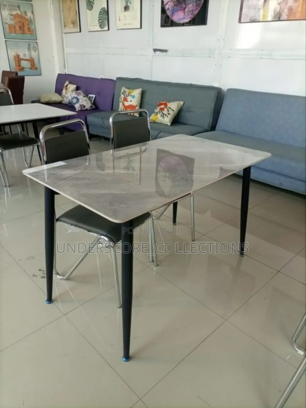 High-Quality Marble Table With Gold Legs. 
Size:1.2*0.75m