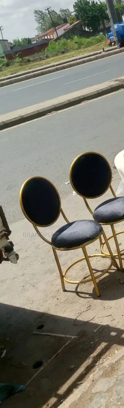 Styling/Manicure Seats