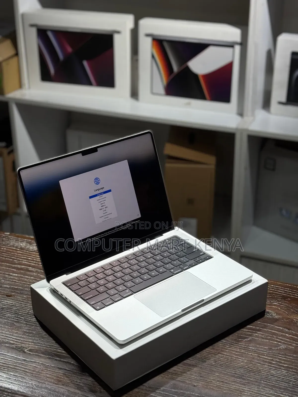 New Laptop Apple MacBook Pro 18GB Apple M3 SSD 512GB