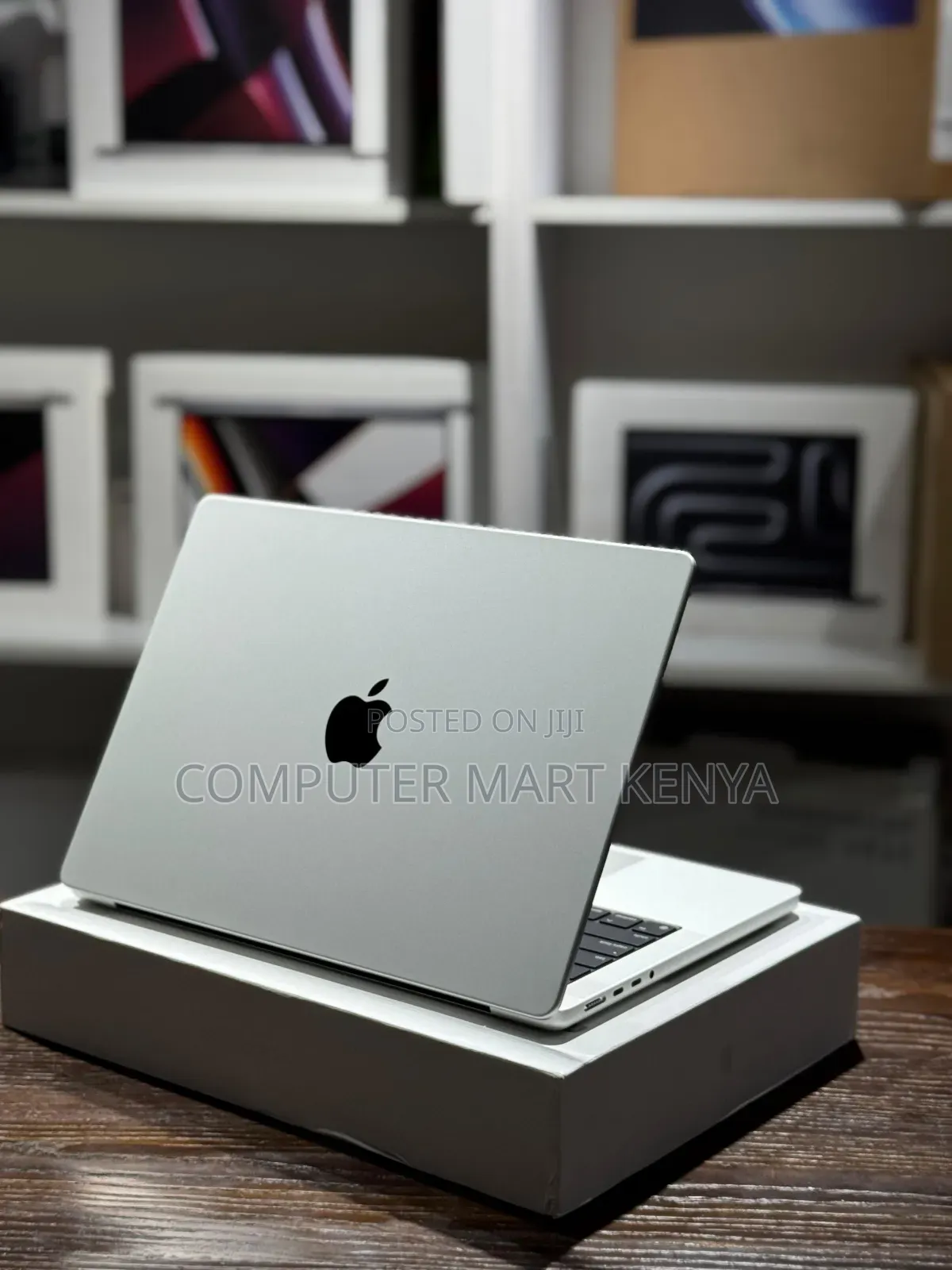 New Laptop Apple MacBook Pro 18GB Apple M3 SSD 512GB