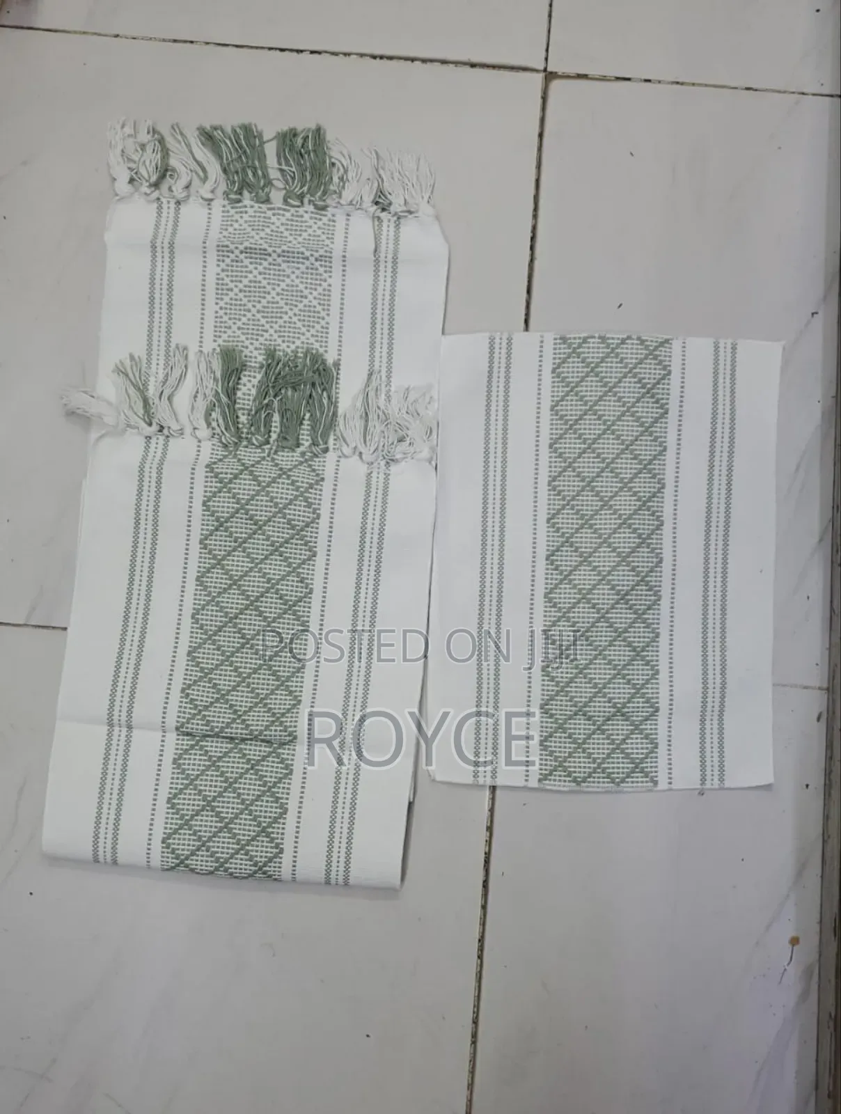 Woven Table Runner With Tassels + 6 Mats