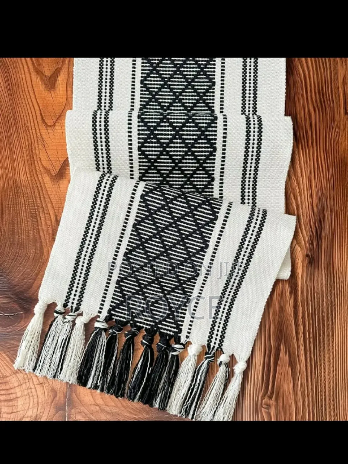 Woven Table Runner With Tassels + 6 Mats