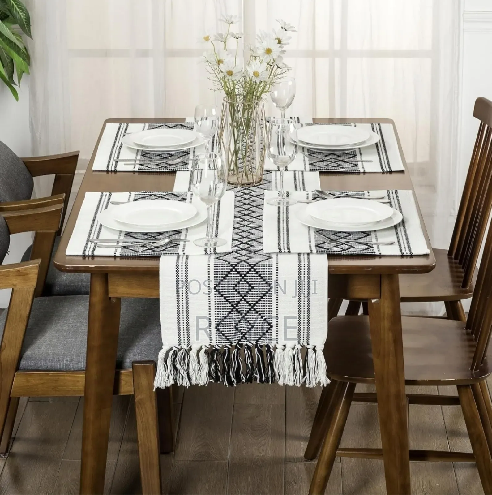 Woven Table Runner With Tassels + 6 Mats
