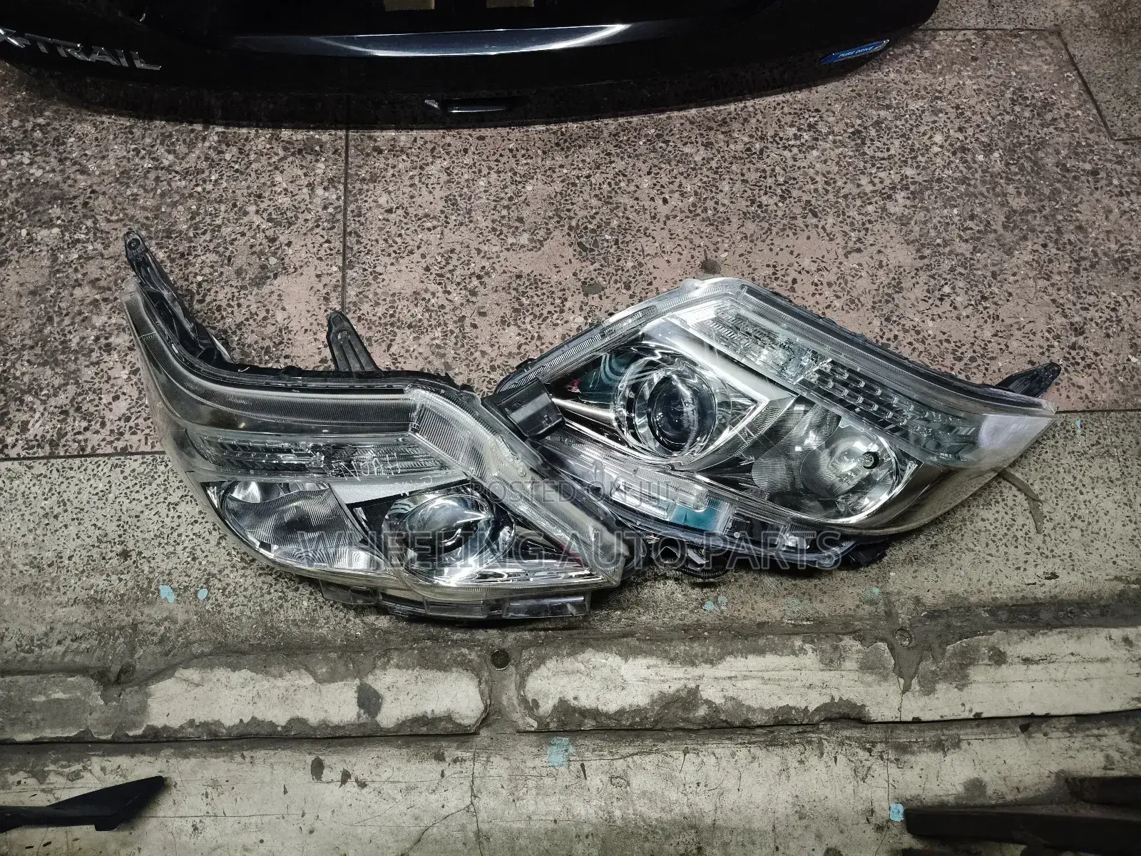 Noah 2015 Headlights