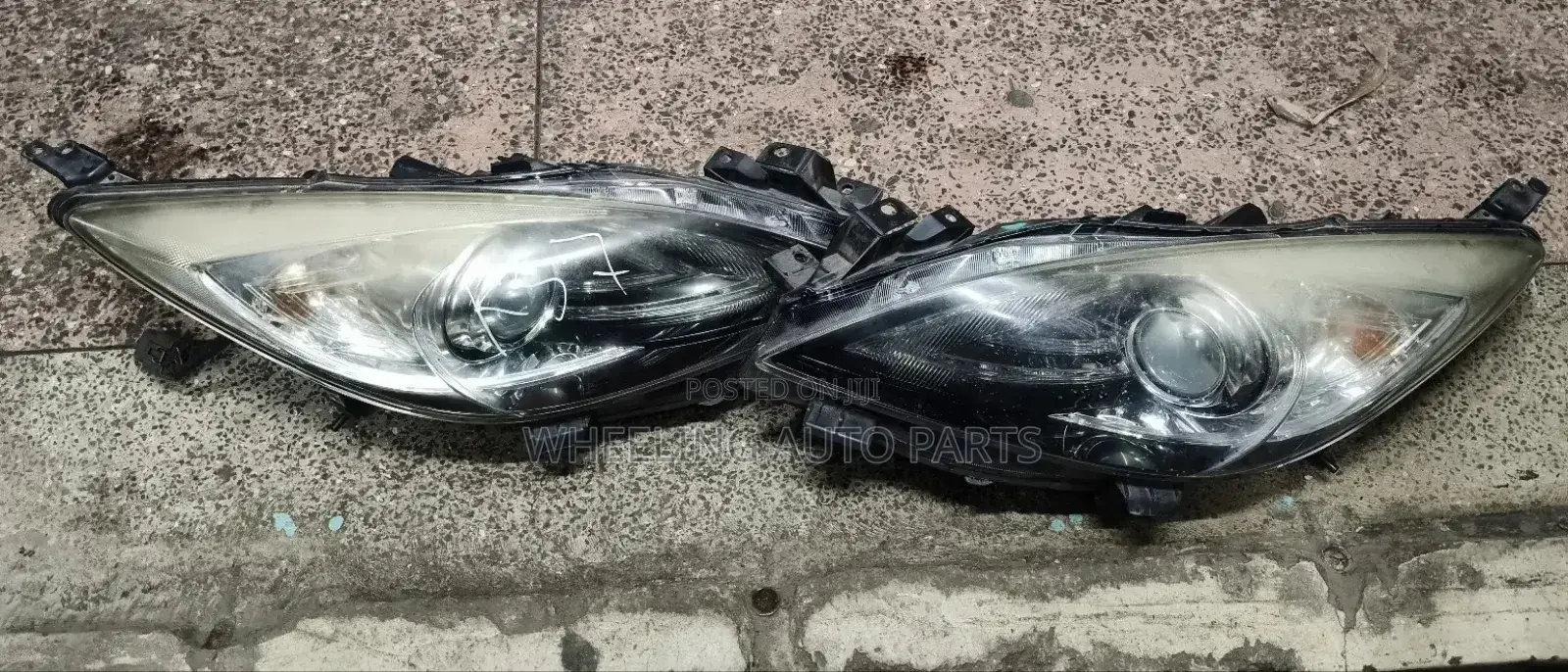 Mazda Axella 2010 Headlights