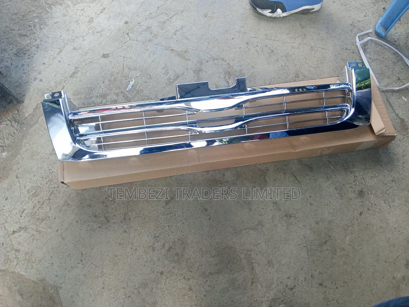Front Chrome Grill Toyota Hiace 2005 Old Model