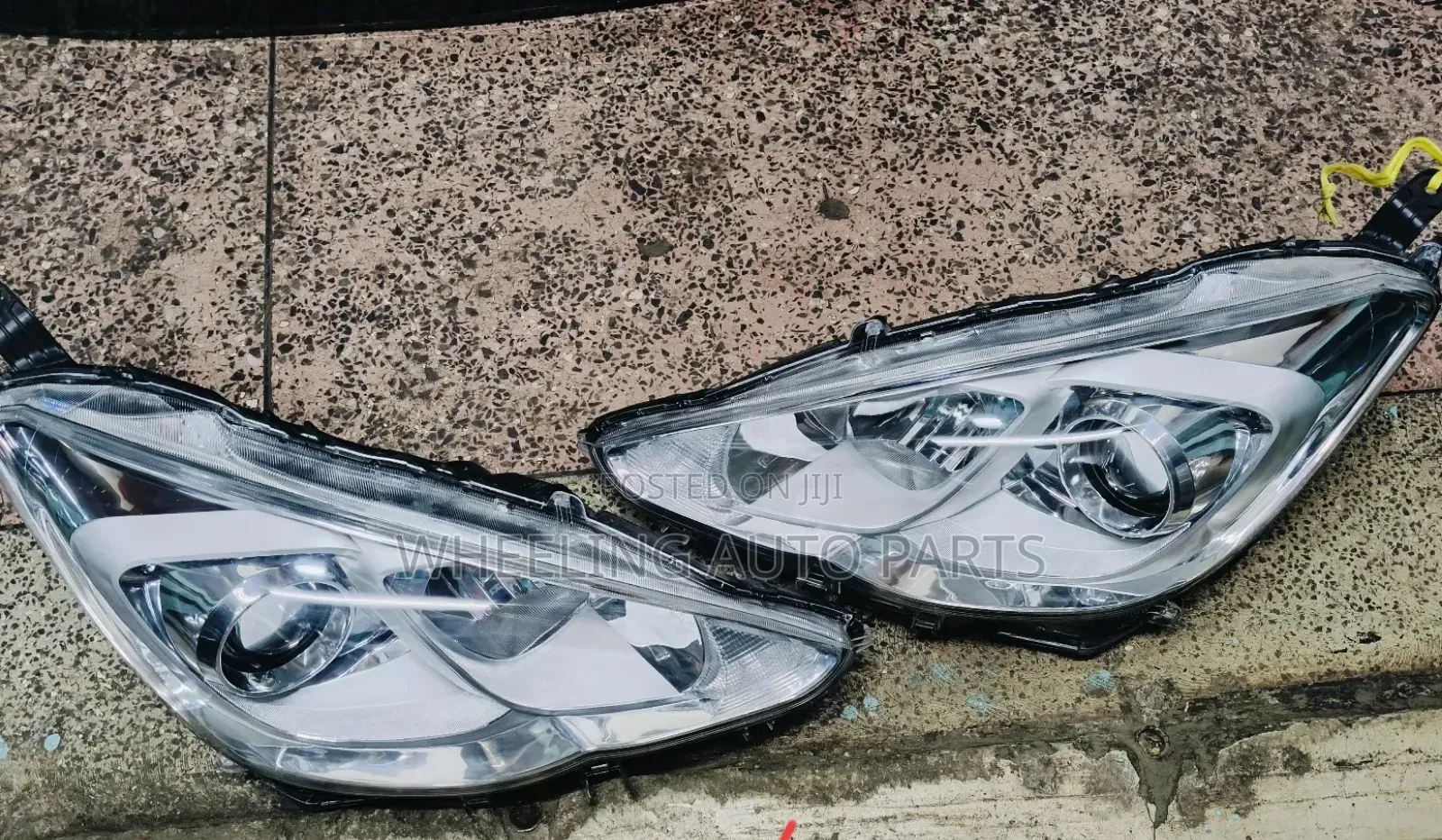 Toyota Aqua Headlights