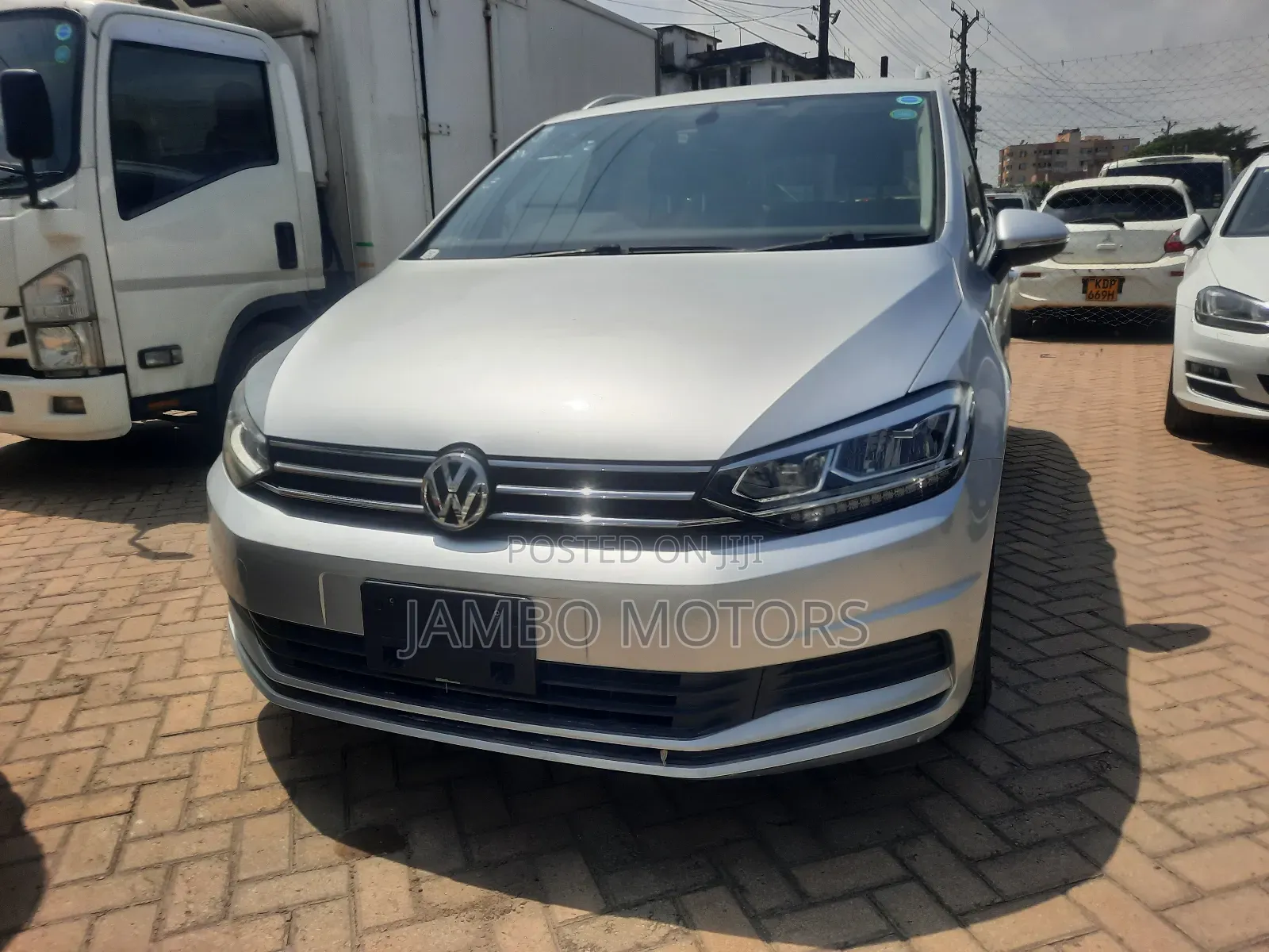 Volkswagen Touran 2018 Silver