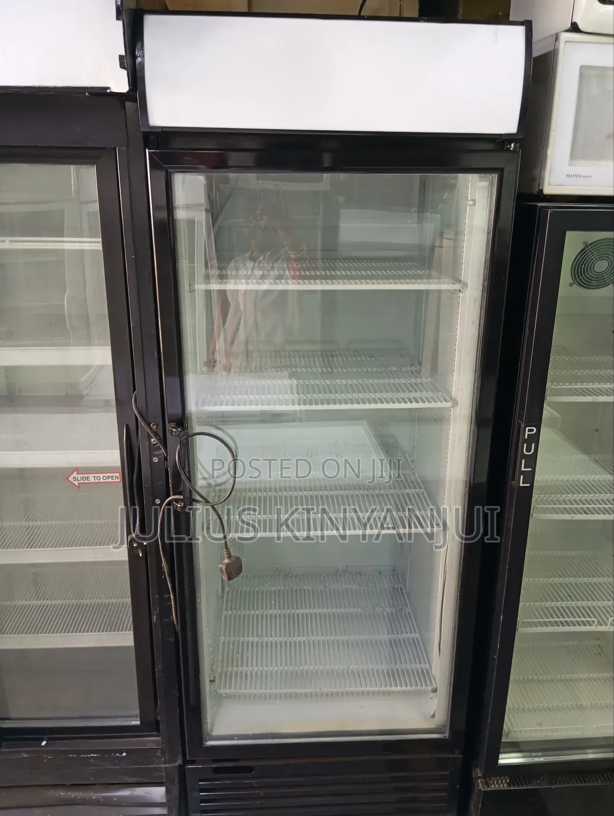 650L Display Fridge