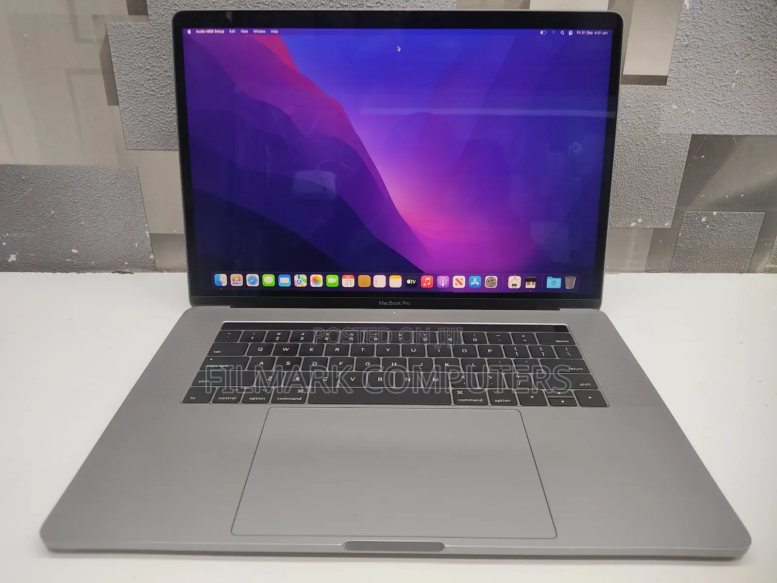 Laptop Apple MacBook Pro 2017 16GB Intel Core i7 SSD 512GB