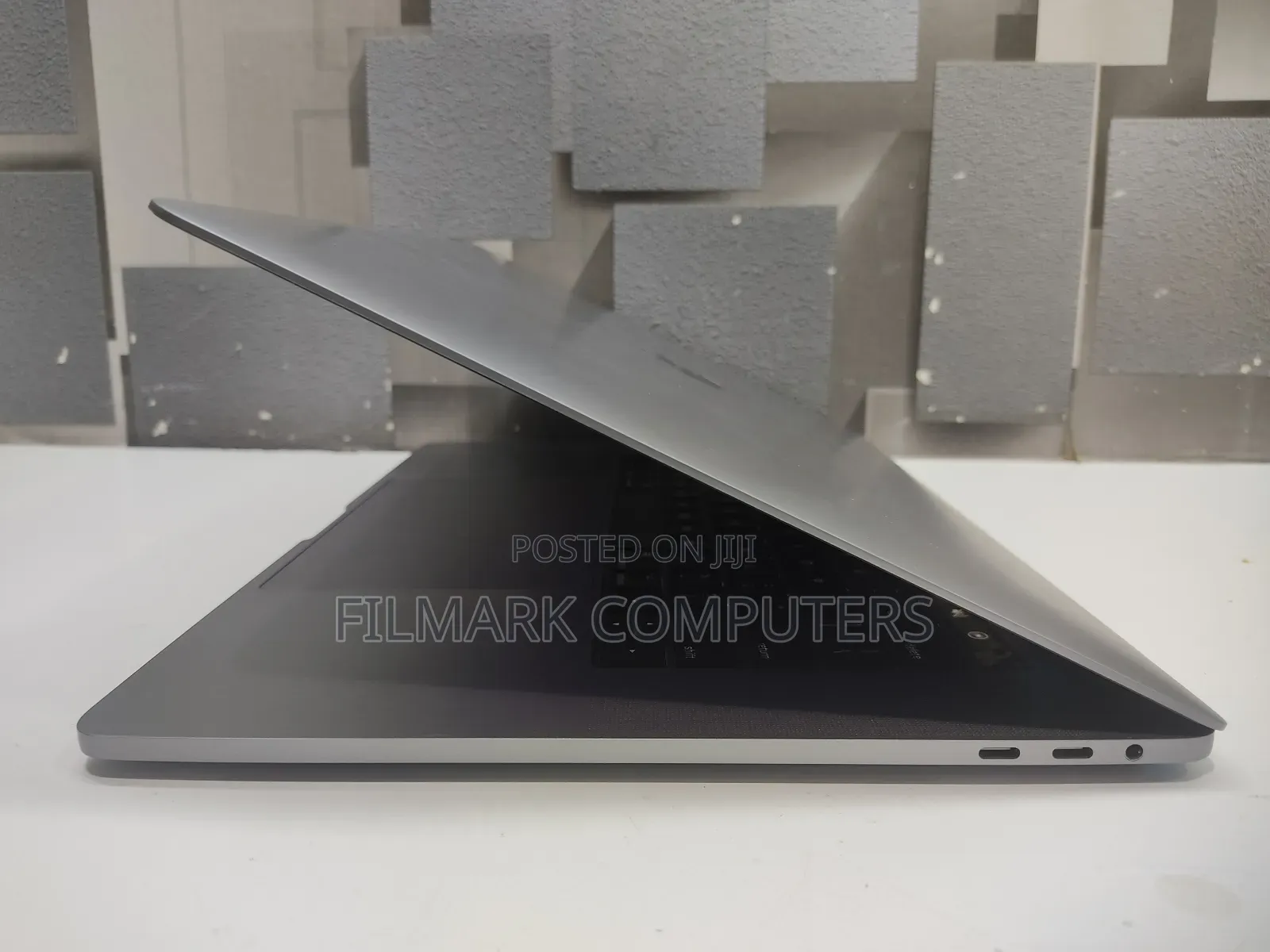 Laptop Apple MacBook Pro 2017 16GB Intel Core i7 SSD 512GB