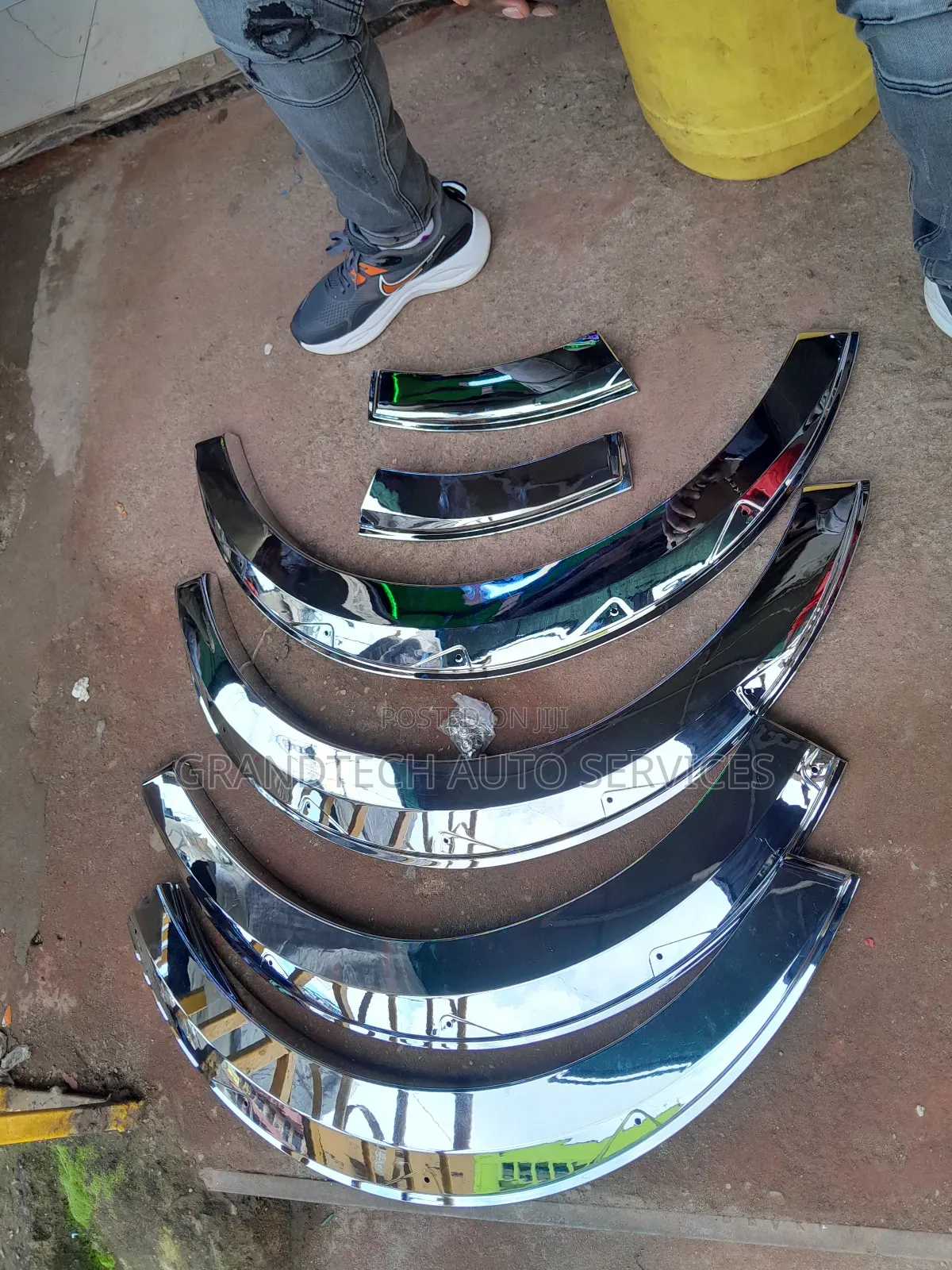 Toyota Hiace 7l/9l Chrome Fenders