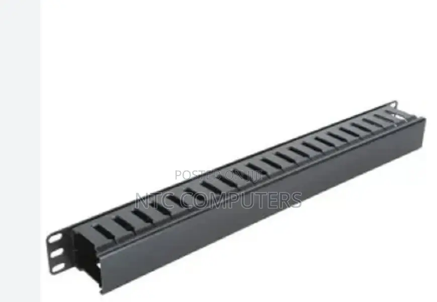 Giganet 1U Cable Manager Closed