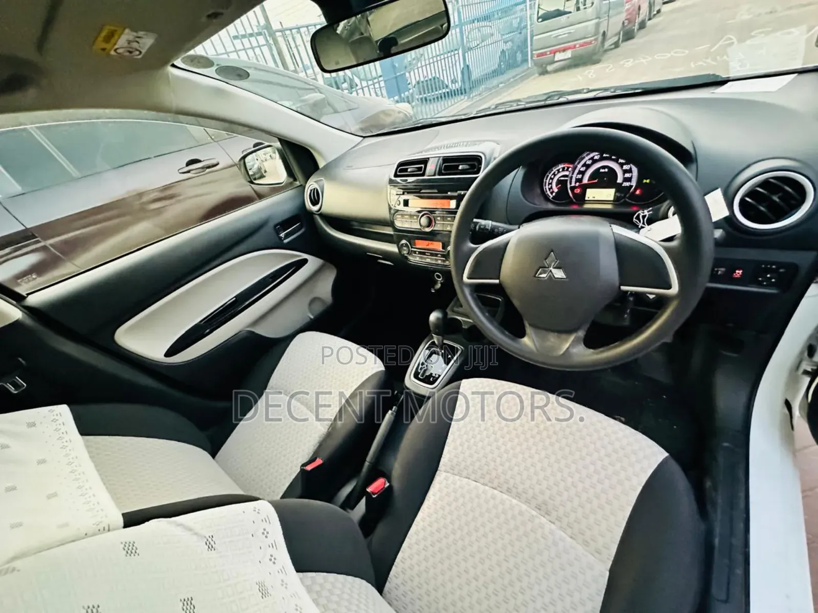 Mitsubishi Mirage ES 2019 White