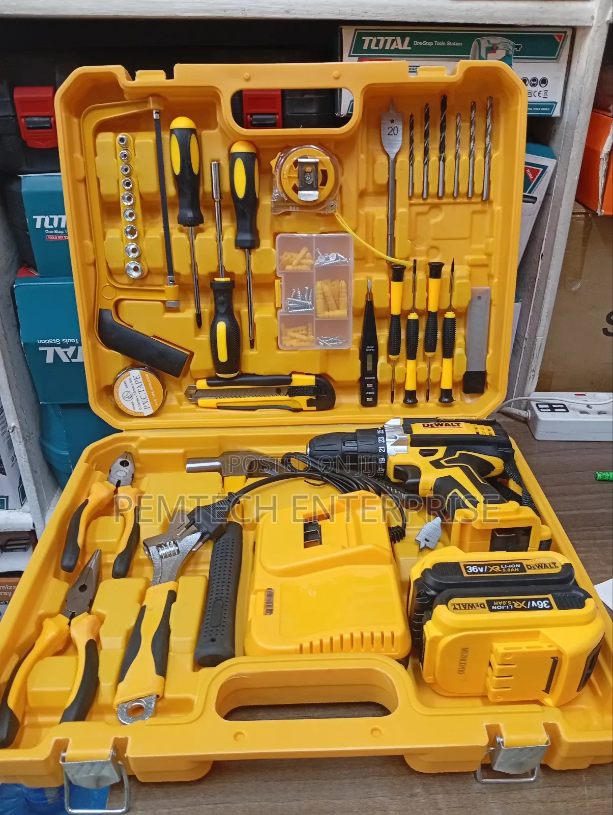 Dewalt Cordless Drill Tool Set