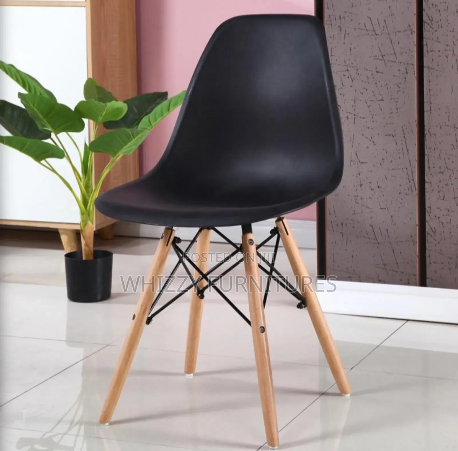 Black Plastic Seat /Eames Chair