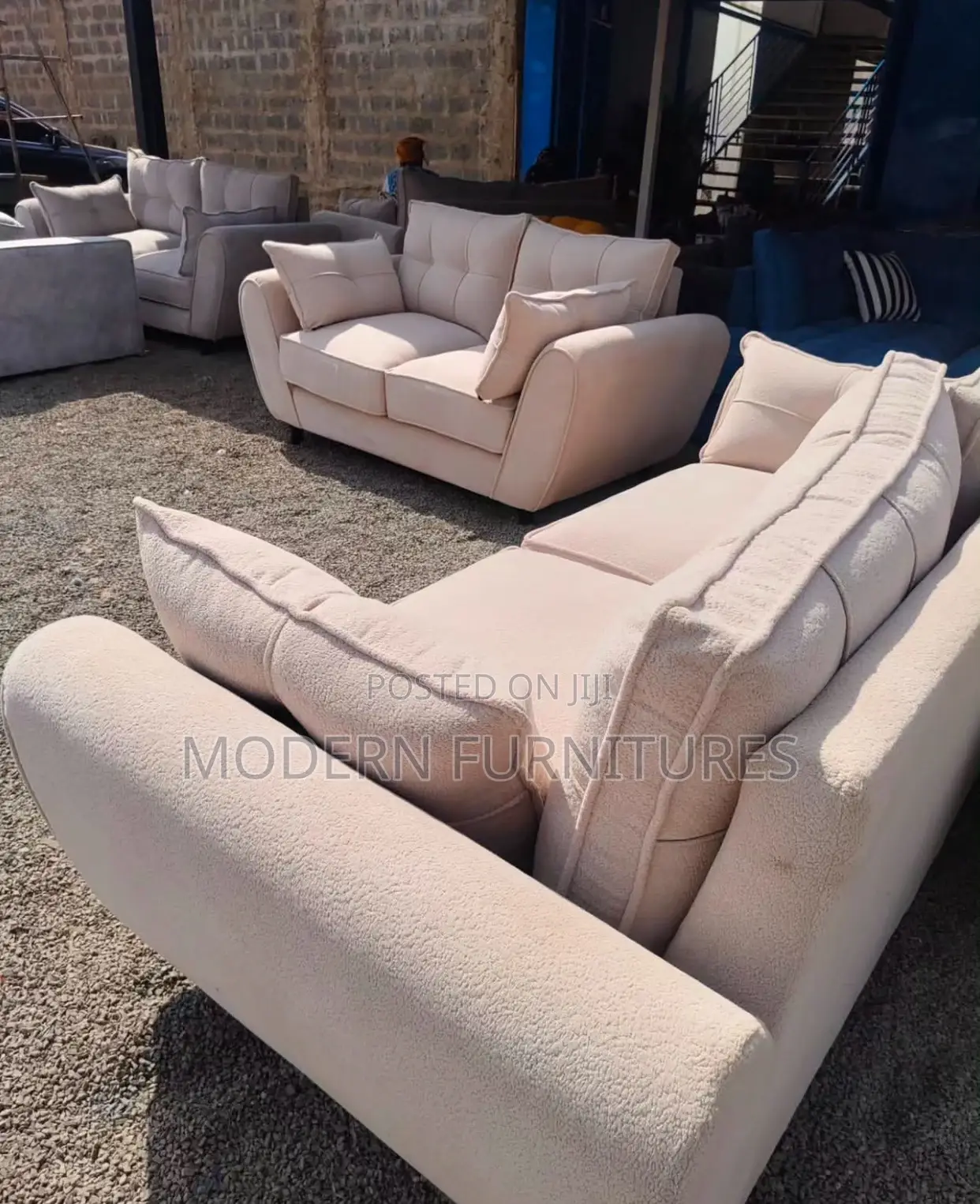Spacious And Comfy 5 Seater Butterfly Sofa Set