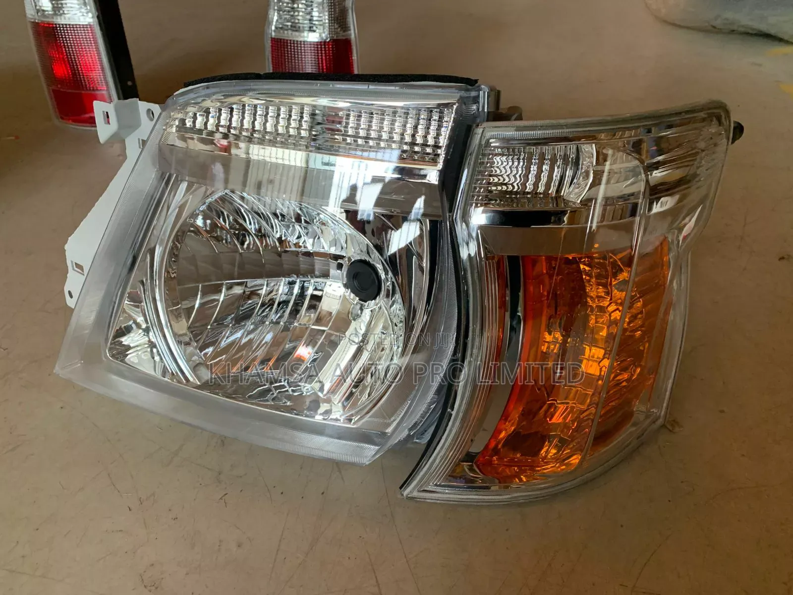 Nissan E25 Headlamp and Corner Lamp