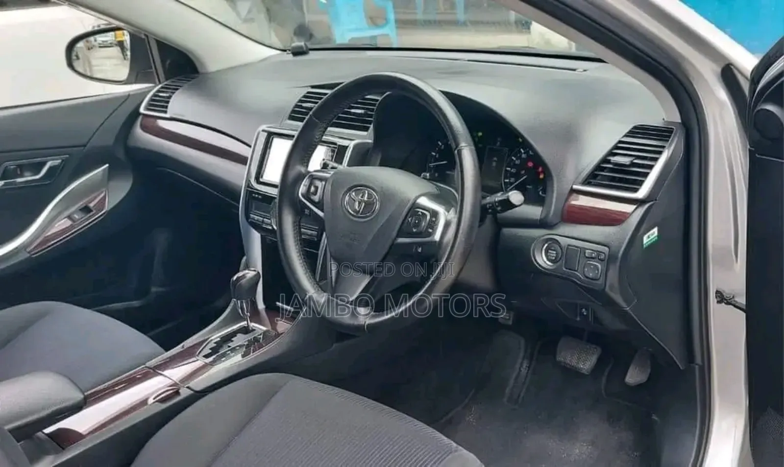 Toyota Premio 2.0 FWD 2018 Silver