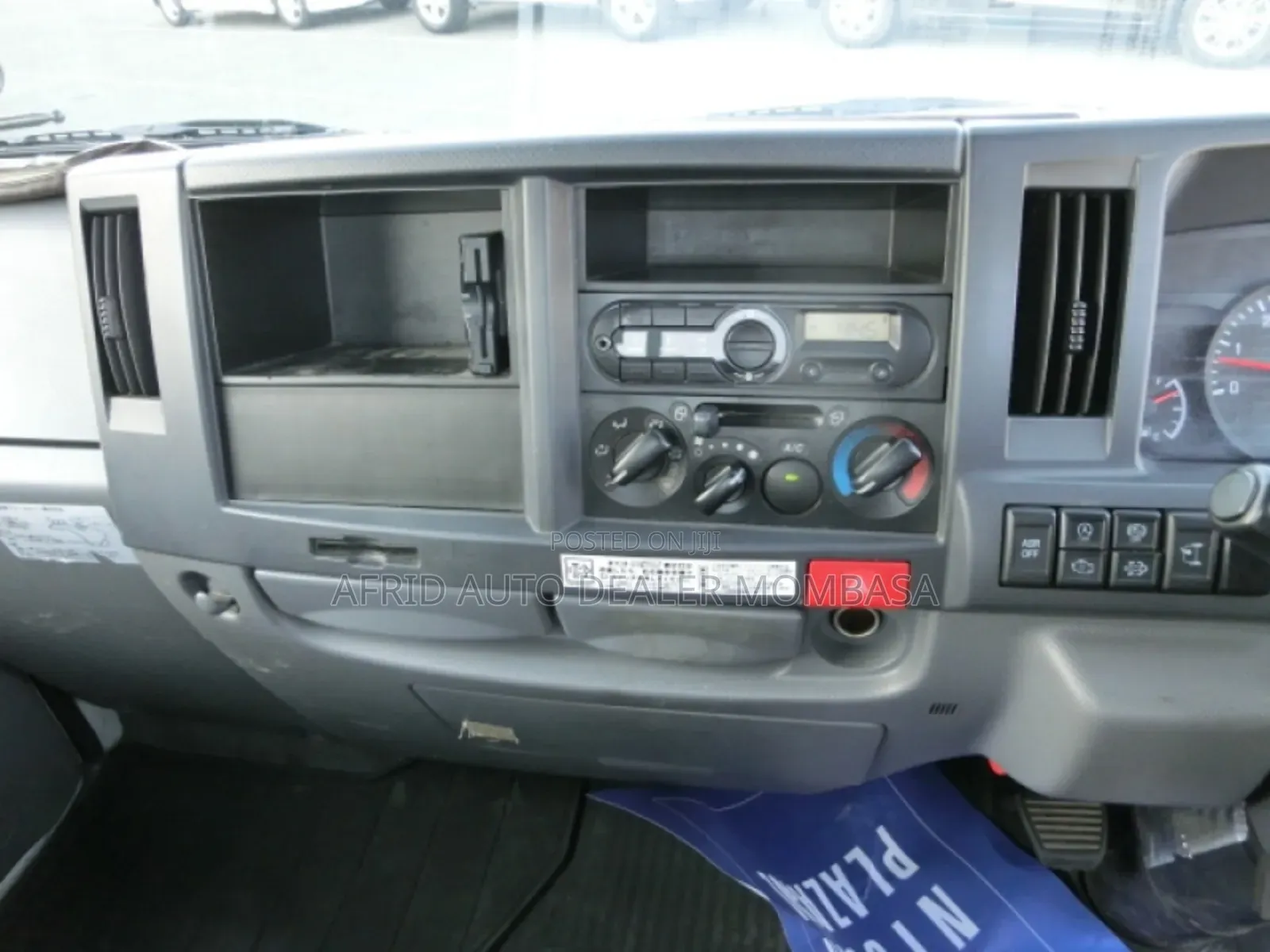 Isuzu Elf 2017