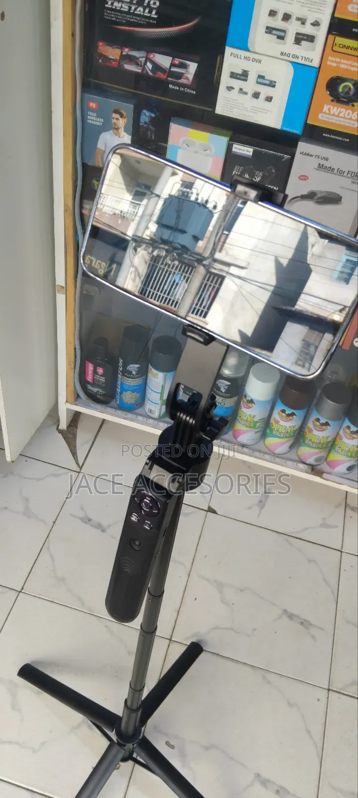 Latest Tripod/Selfie Stick Live Streaming With Face Tracking