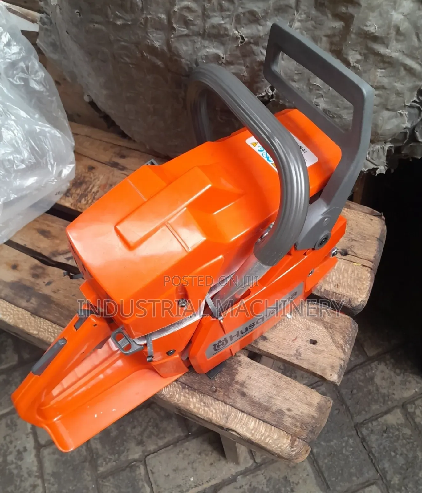 Chainsaw Husqvarna 272xp- Heavy Duty.