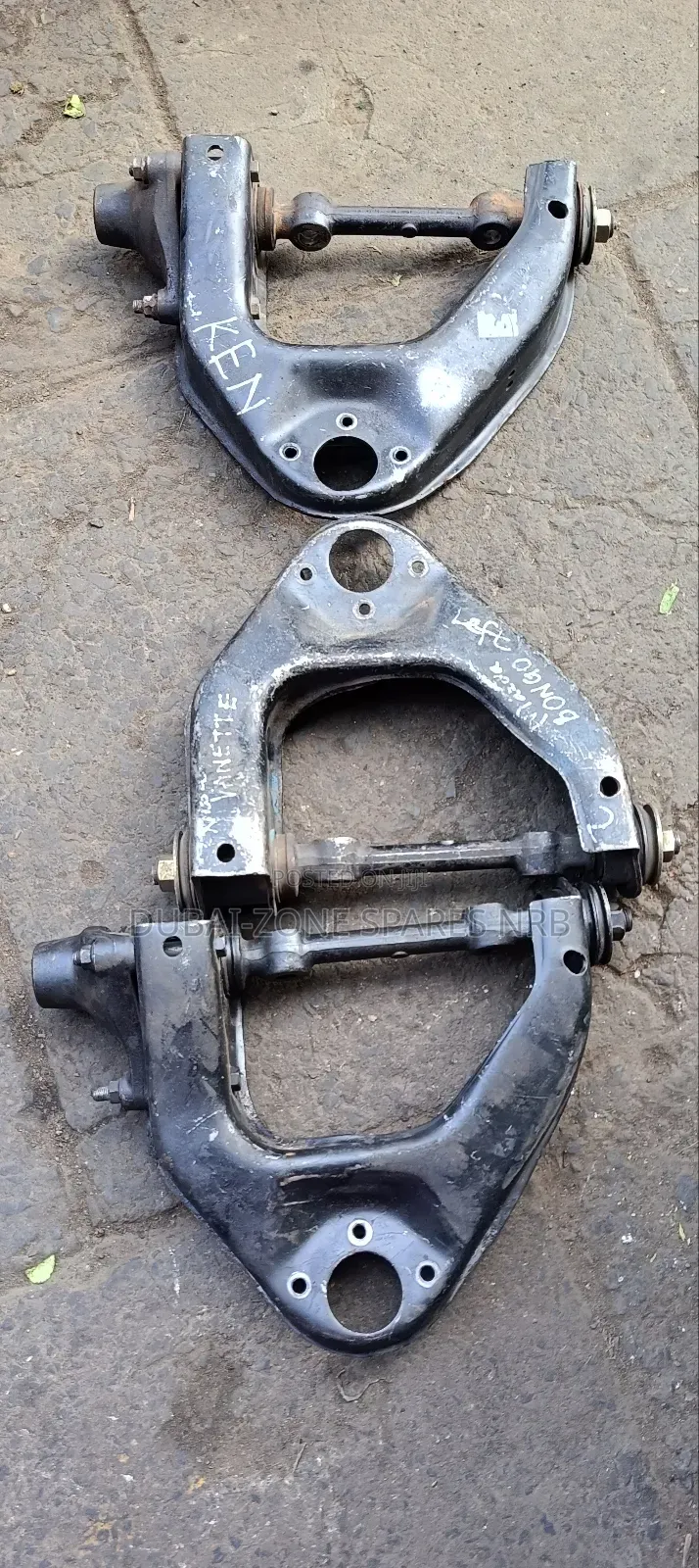 Upper Control Arms Nissan Vannette.
