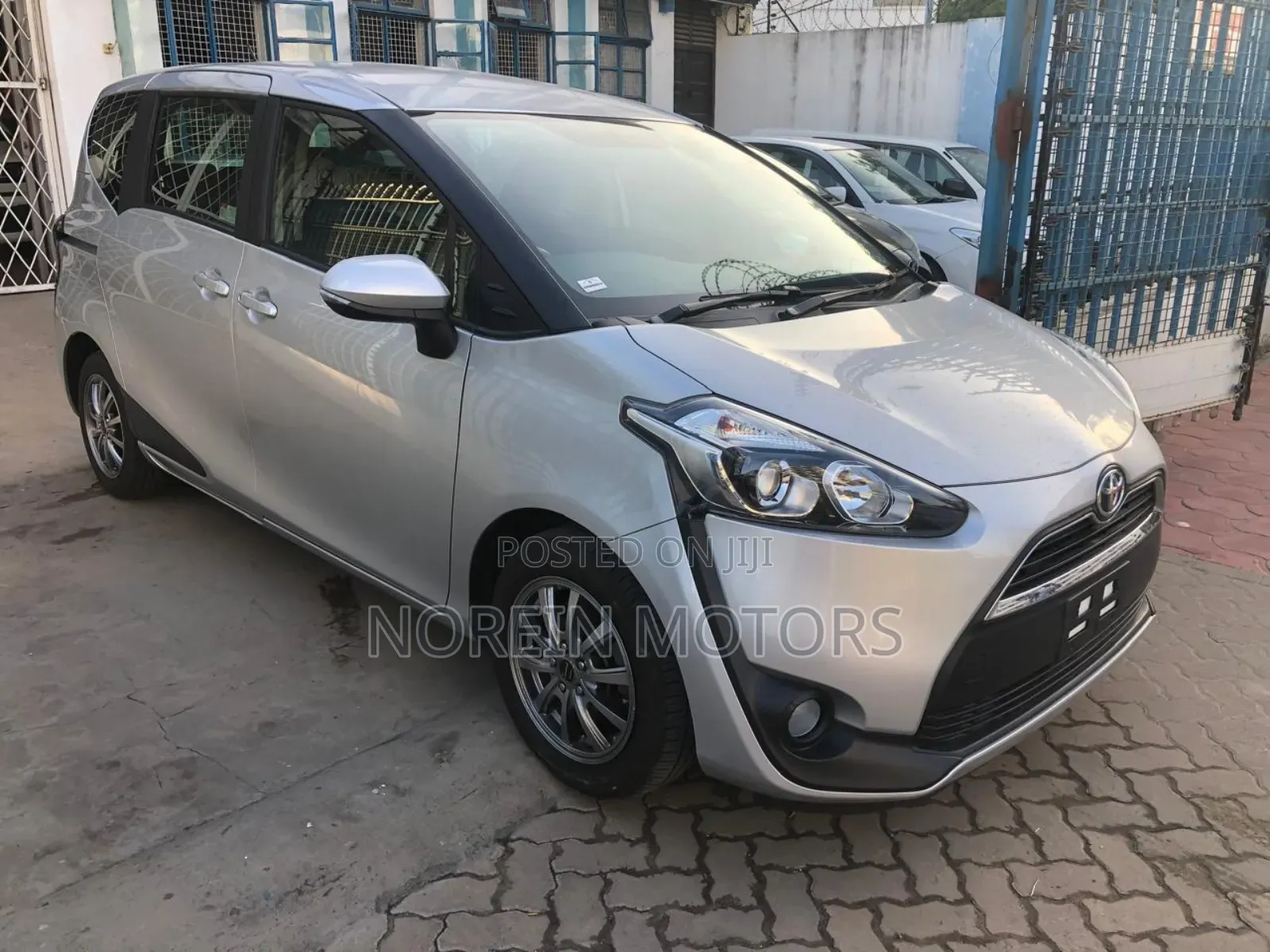 Toyota Sienta 2017 Gray