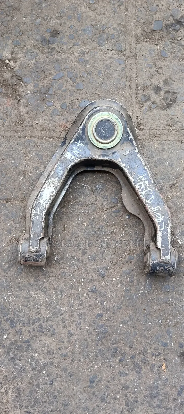 Upper Control Arms Nissan Hardbody 2 4wd.