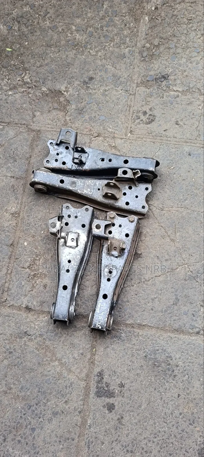 Lower Control Arms 3L,5L,7L Hiace Shark.