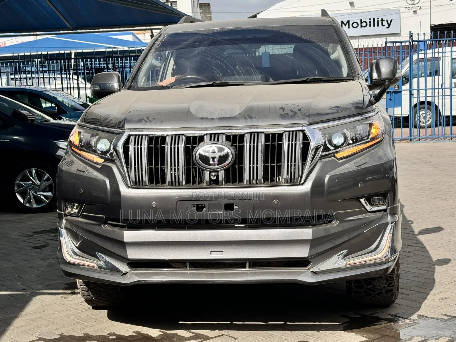 Toyota Land Cruiser Prado 2018 Gray