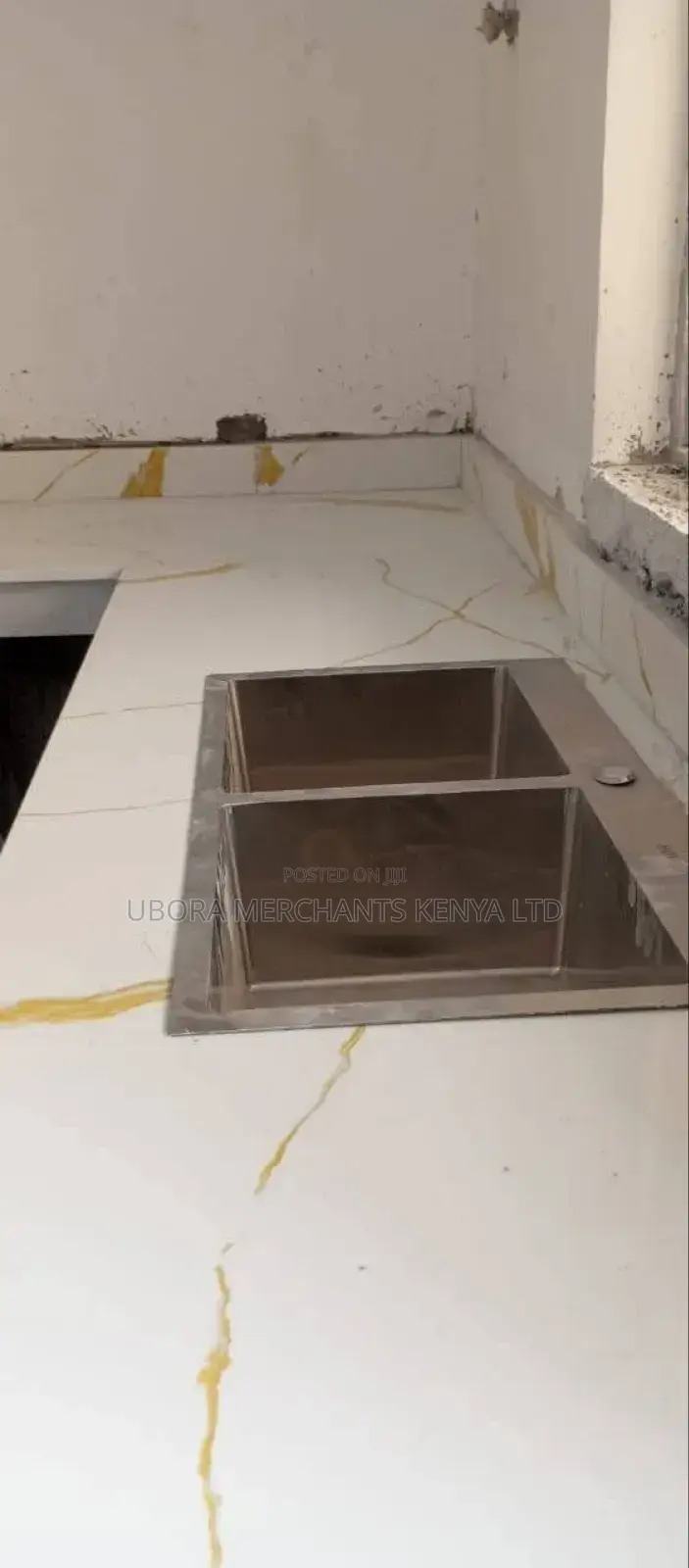 Carara Gold Granite Full Body Shade