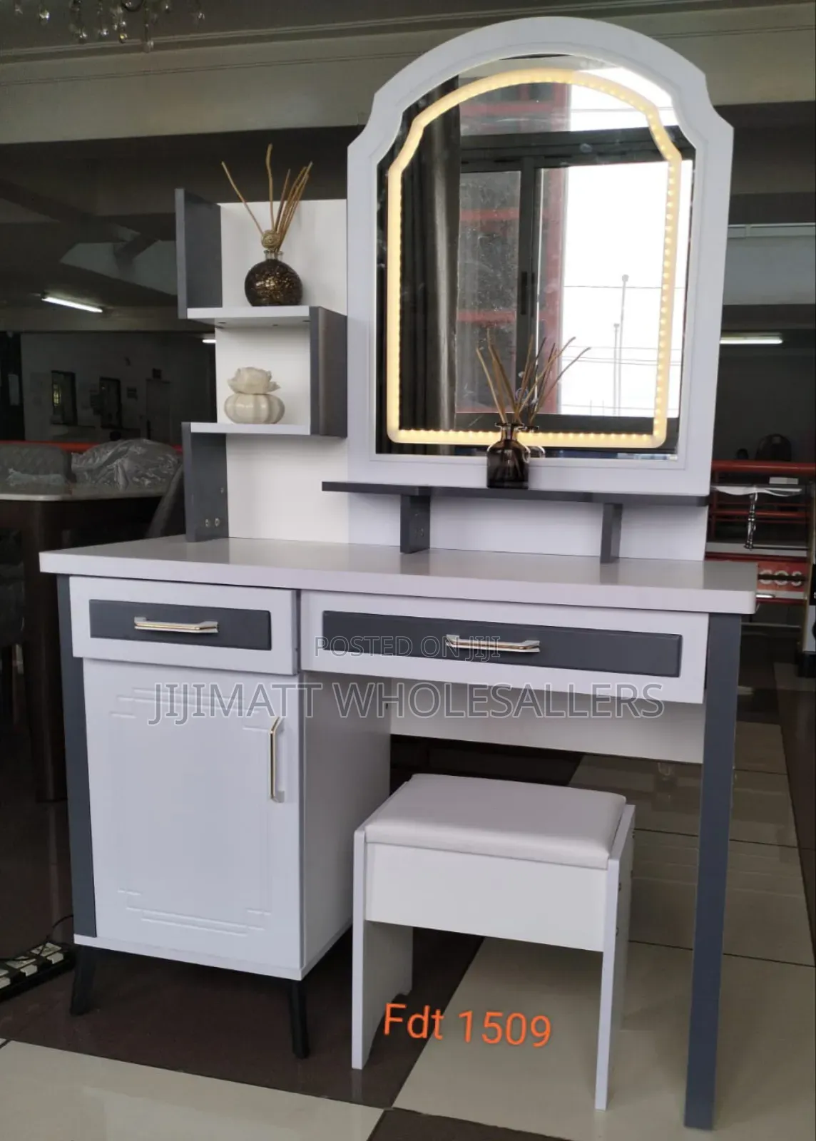Executive Big Dressing Table With Sliding Mirror and Light