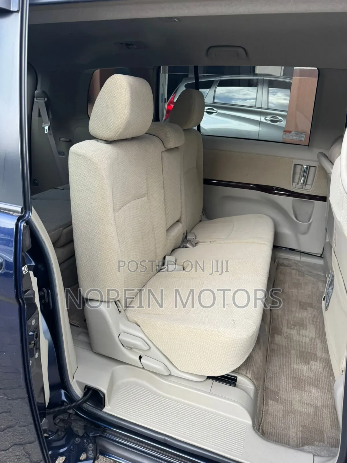 Toyota ISIS 2016 Blue