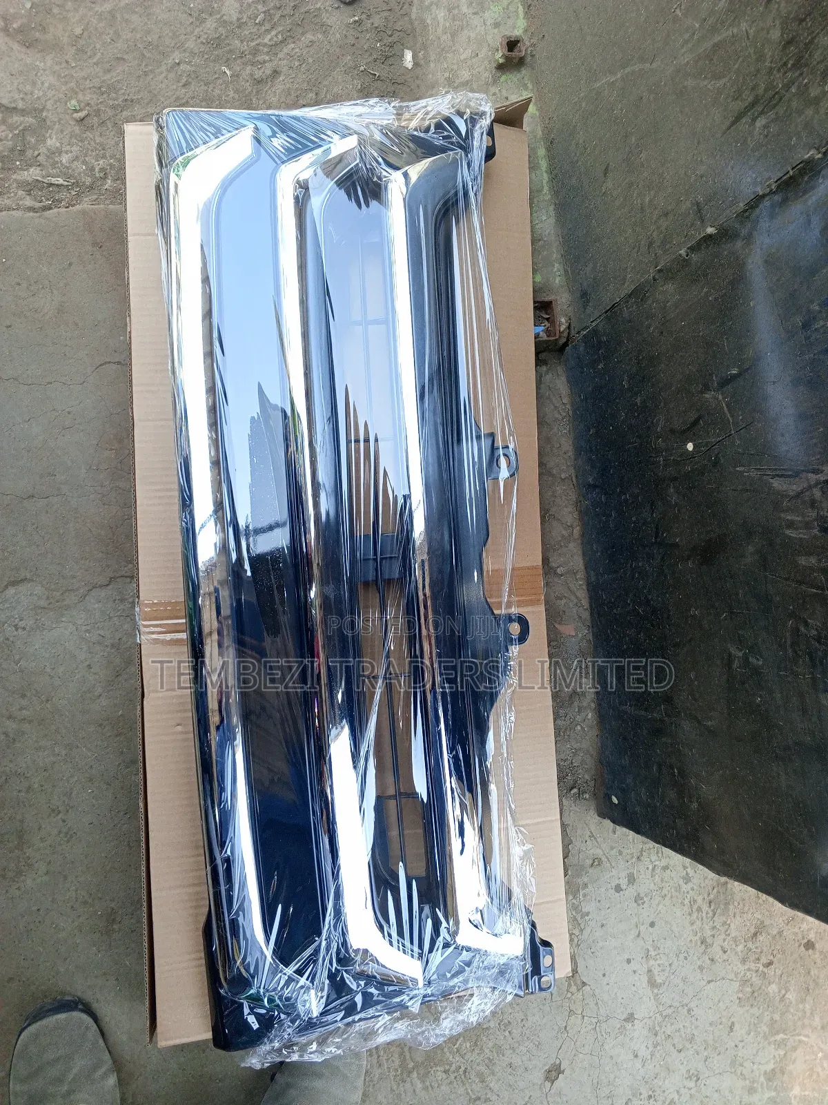 3 Stairs Chrome Grill Toyota Hiace 7L Matatu
