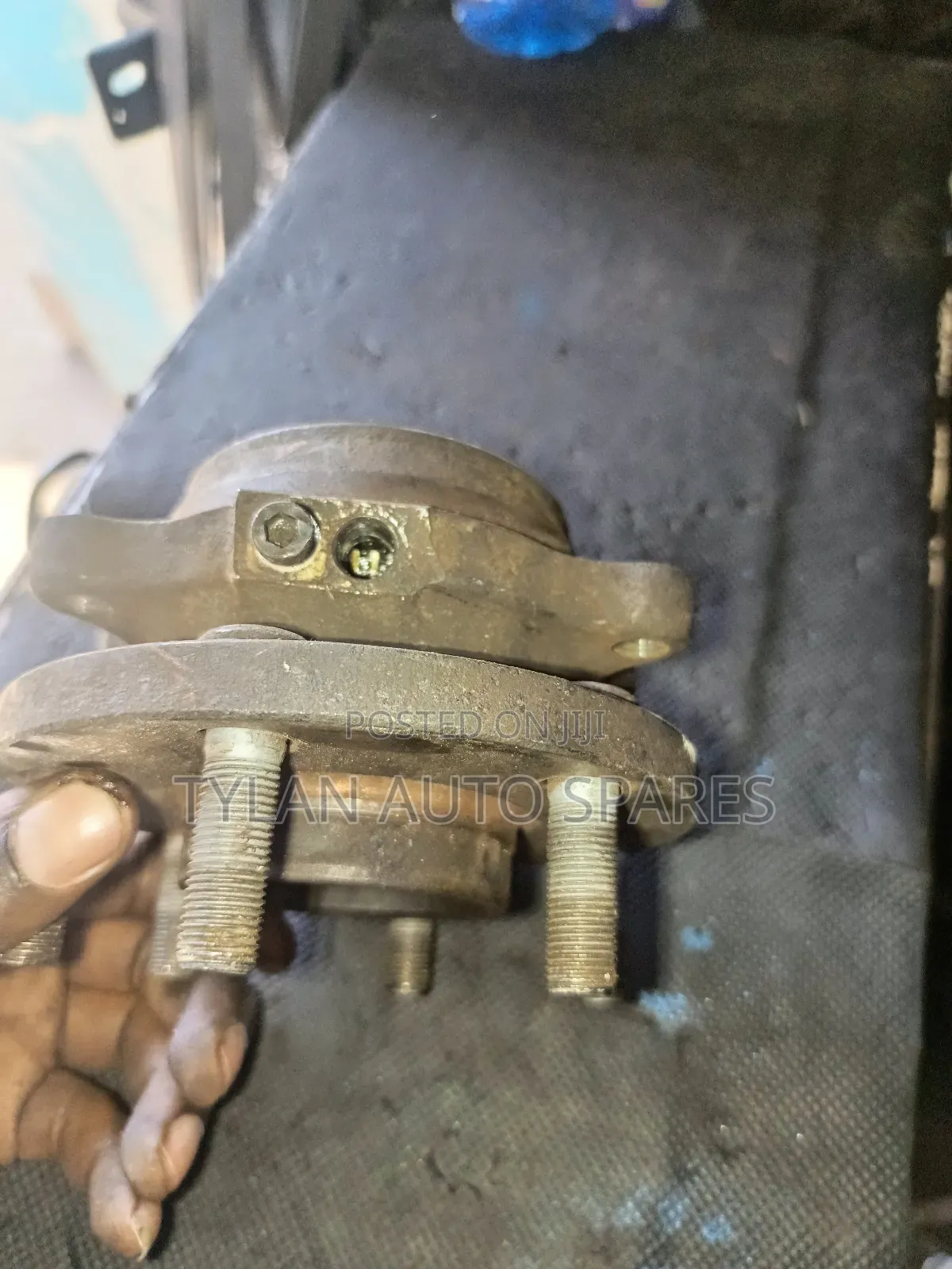 Front Wheel Hub Navara