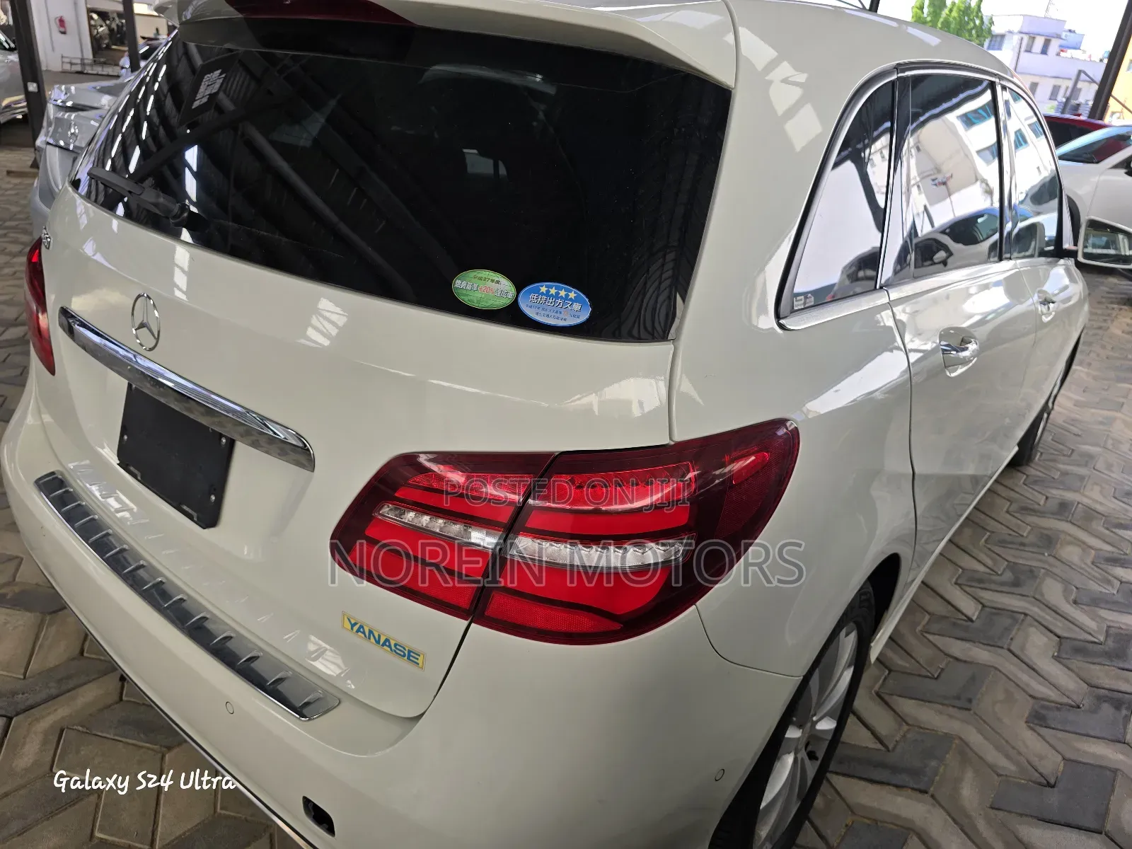 Mercedes-Benz B-Class 2017 Off white